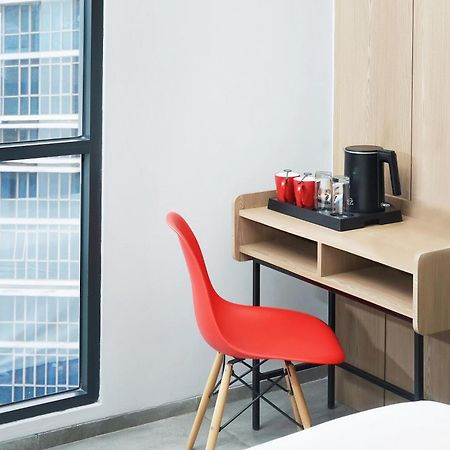 Neo Hotel Puri Indah Giacarta Esterno foto
