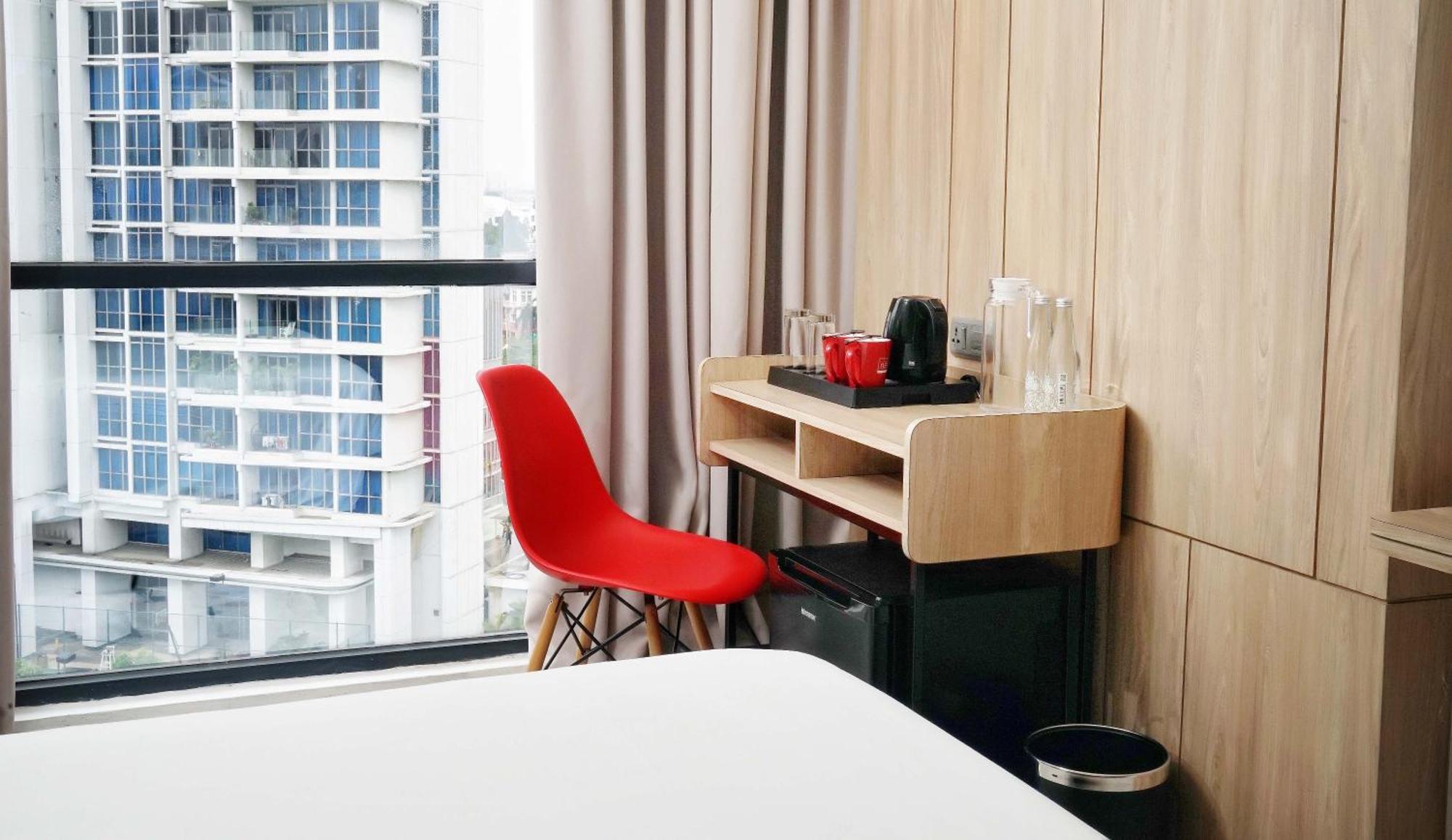 Neo Hotel Puri Indah Giacarta Esterno foto